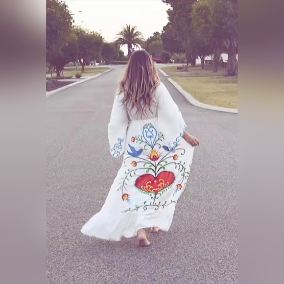 Bohemian White Maxi Dress with Floral Embroidery - Picture 7 of 12